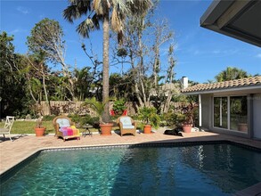 250 Robin Dr in Sarasota, FL - Building Photo - Building Photo
