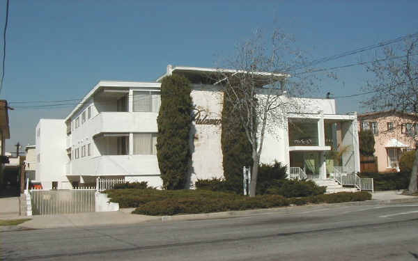 Cumeo Apartments in Inglewood, CA - Building Photo