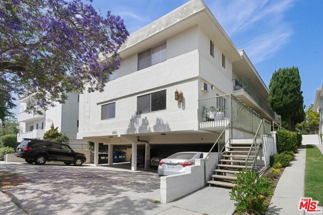 property at 1481 Reeves St