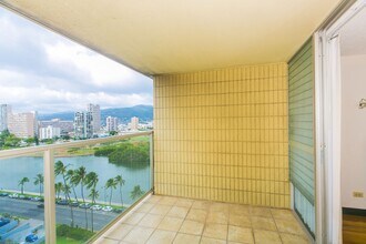 445 Seaside Ave in Honolulu, HI - Foto de edificio - Building Photo