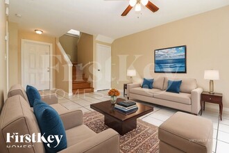 17395 Dumont Dr in Ft. Myers, FL - Foto de edificio - Building Photo