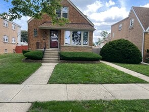 1125 Bohland Ave, Unit 1 in Bellwood, IL - Foto de edificio - Building Photo