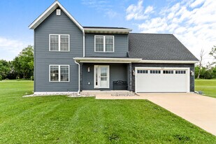 1631 Smith Ln in Delavan, WI - Building Photo