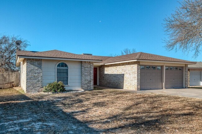 120 Mariposa Dr in Del Rio, TX - Building Photo - Building Photo