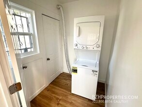 1277 Vin Scully Ave-Unit -1277 1/2 in Los Angeles, CA - Building Photo - Building Photo