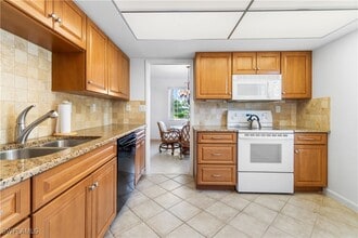4280 Belair Ln in Naples, FL - Building Photo - Building Photo
