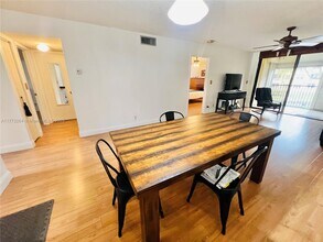 8592 W Sunrise Blvd in Plantation, FL - Building Photo - Building Photo