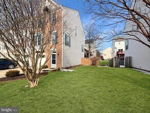 2473 Sugar Mill Way in Herndon, VA - Building Photo - Building Photo