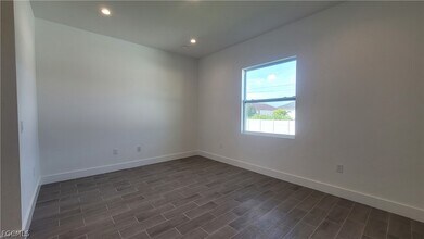 412 SW 28th Ave in Cape Coral, FL - Building Photo - Building Photo