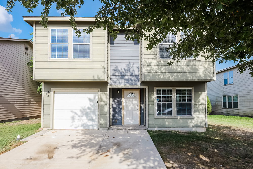 718 Absolon Farm in San Antonio, TX - Building Photo