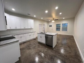 402 N Elliott Ave in Sherman, TX - Building Photo - Building Photo