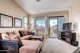 1425 S Lindsay Rd in Mesa, AZ - Building Photo - Building Photo