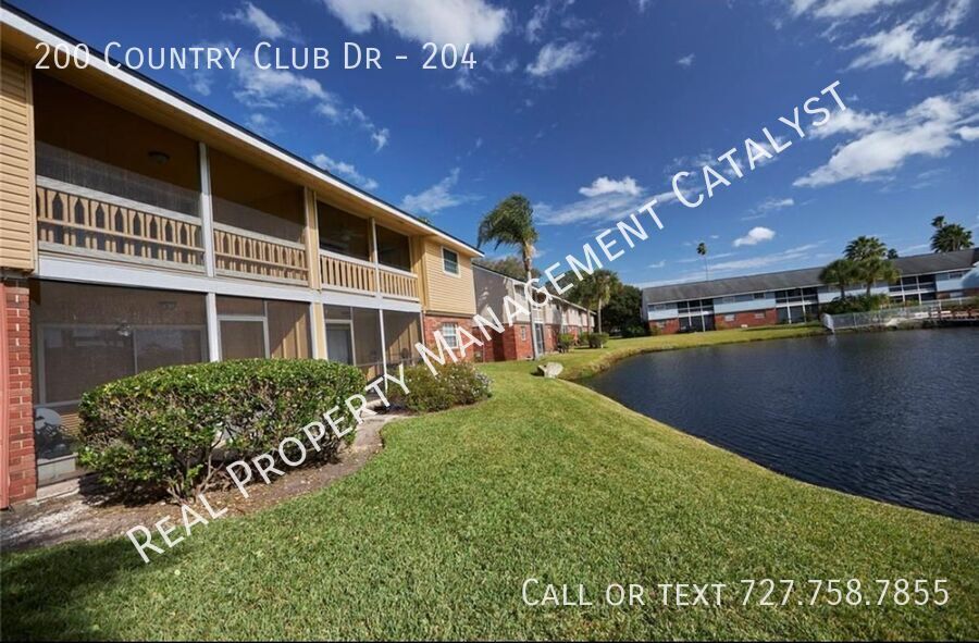 200 Country Club Dr in Largo, FL - Building Photo