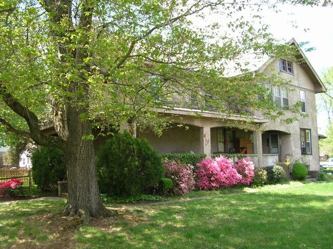 property at 1208 Avondale Ave