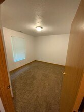 221 Glenda Dr in Marshalltown, IA - Foto de edificio - Building Photo