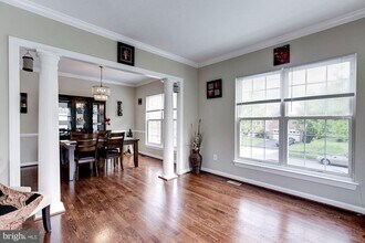 13724 Valley Oak Cir in Rockville, MD - Building Photo - Building Photo