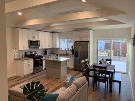 11313 Delano St in Los Angeles, CA - Building Photo