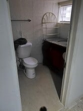 1037 E Philadelphia St, Unit First floor in York, PA - Building Photo - Building Photo