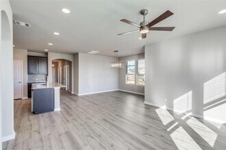 5327 Bruno St in Round Rock, TX - Foto de edificio - Building Photo