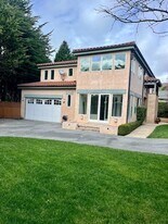 445 Purisima Way in Half Moon Bay, CA - Building Photo