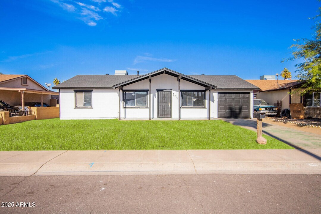 5948 W Holly St in Phoenix, AZ - Building Photo