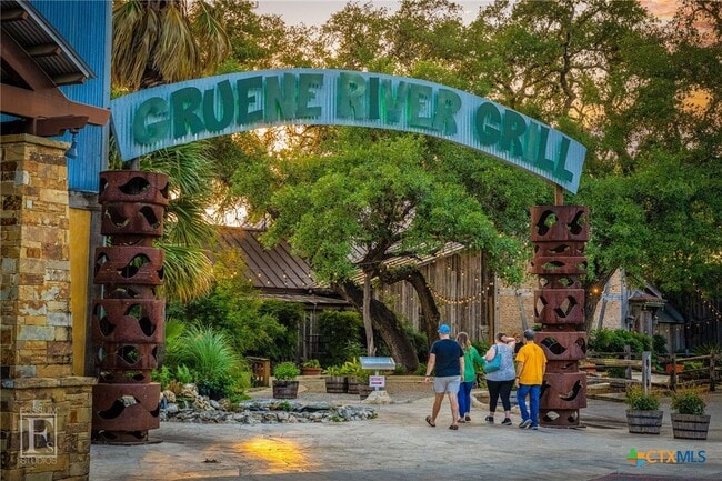 2052 Gruene Rd