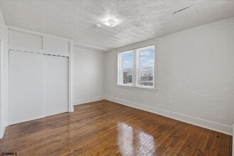 33 S Iowa Ave in Atlantic City, NJ - Building Photo - Building Photo