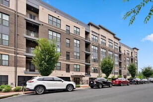 2320 Field Point Rd in Herndon, VA - Building Photo