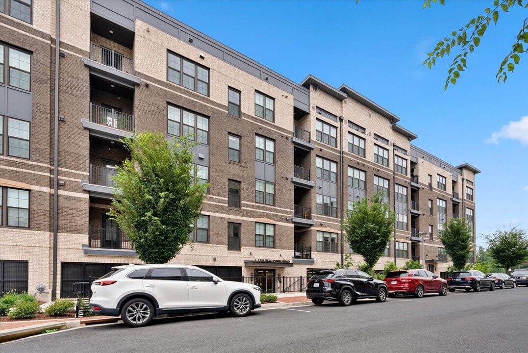 2320 Field Point Rd in Herndon, VA - Building Photo