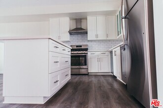 1431 S Sherbourne Dr in Los Angeles, CA - Building Photo - Building Photo