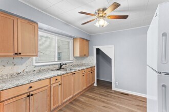 23123 Lambrecht Ave in Eastpointe, MI - Building Photo - Building Photo