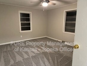 2416 SW 25th Dr in Topeka, KS - Building Photo - Building Photo
