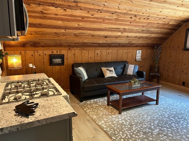 829 Home Run Rd in Corvallis, MT - Foto de edificio - Building Photo