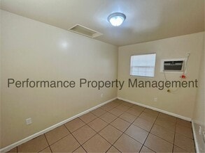 615 Flower St in Bakersfield, CA - Building Photo - Building Photo