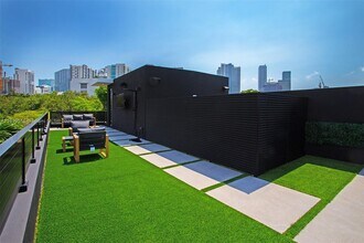 422 SW 15th Rd in Miami, FL - Building Photo - Building Photo