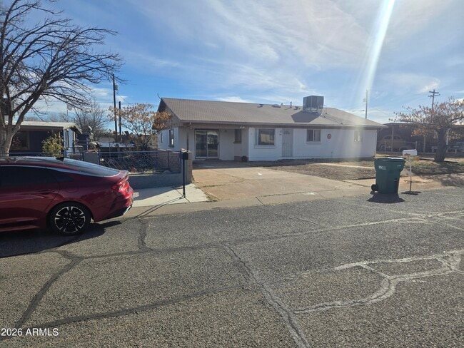 302 3rd St in Huachuca City, AZ - Building Photo - Building Photo