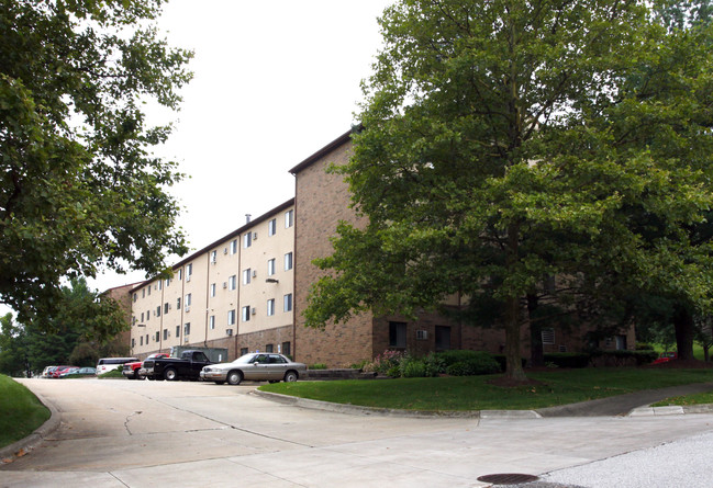 Leo Dugan Apartments in Cuyahoga Falls, OH - Building Photo - Building Photo