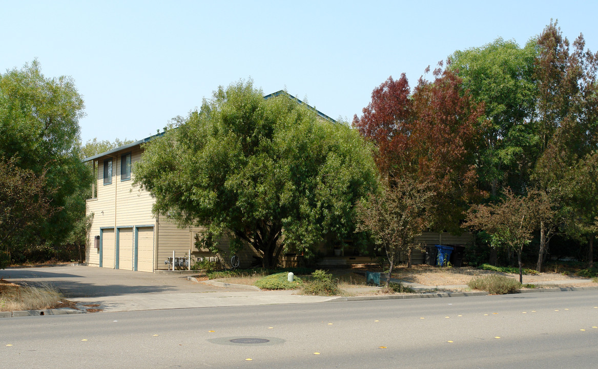 1405 Mission Blvd in Santa Rosa, CA - Building Photo