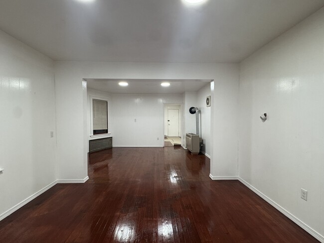 375 N Elm St in Torrington, CT - Foto de edificio - Building Photo