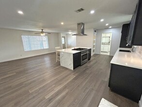 16101 Ash St in Hesperia, CA - Building Photo - Building Photo