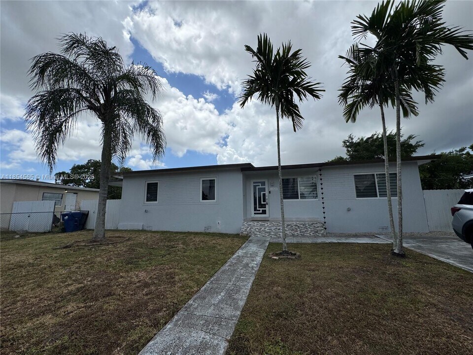 11530 SW 139th Terrace in Miami, FL - Building Photo