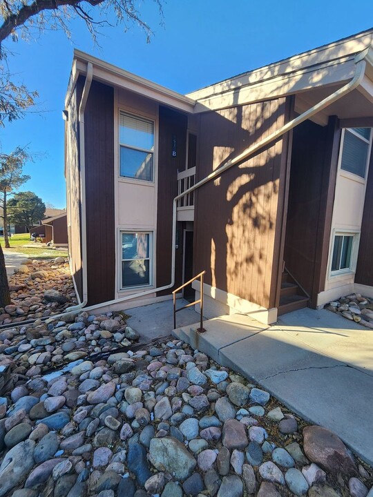 4413 N Carefree Cir in Colorado Springs, CO - Foto de edificio