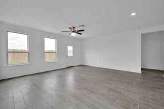 9699 Caney Trails Rd in Conroe, TX - Building Photo - Building Photo