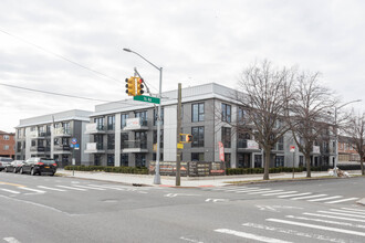 Parsons- Gardens Condominiums in Flushing, NY - Foto de edificio - Building Photo