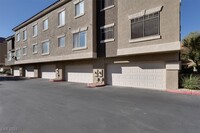 2774 Fountain Vista Ln in Henderson, NV - Building Photo - Building Photo