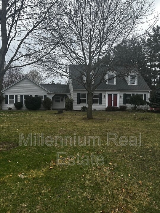 1153 Rhodes Rd in Orion Township, MI - Building Photo