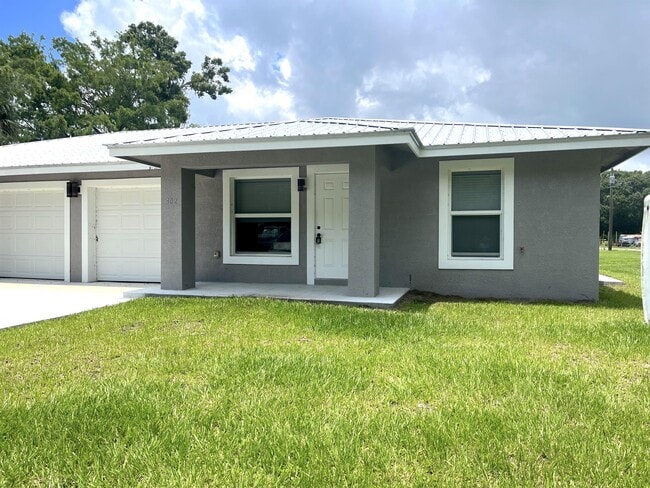 402 SE 6th Ave in Okeechobee, FL - Foto de edificio - Building Photo