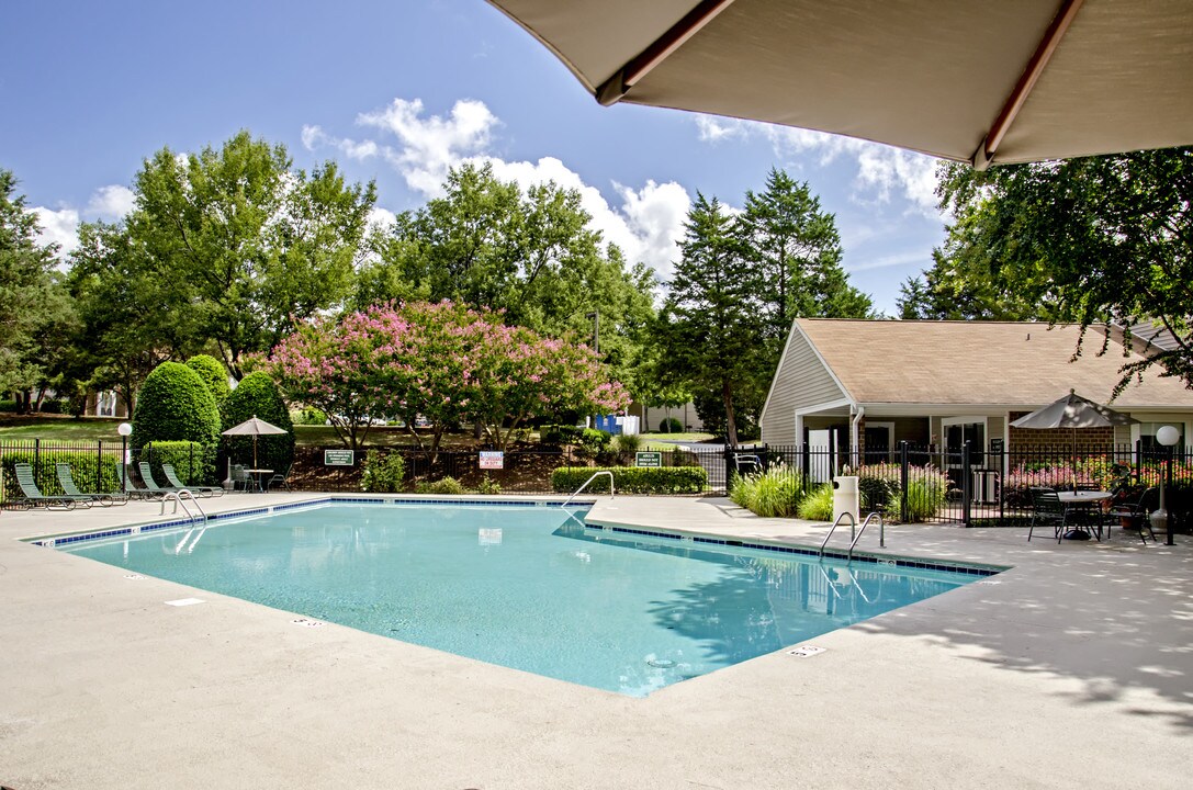 Berkshire Place in Charlotte, NC - Building Photo