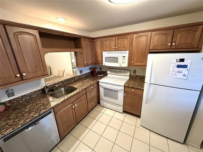 645 Woodlawn Dr in Bradenton, FL - Building Photo - Building Photo