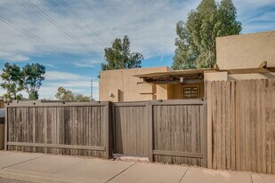 460 N 64th Pl in Mesa, AZ - Building Photo